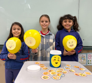 Lata com Emojis para a Dinâmica das emoções 